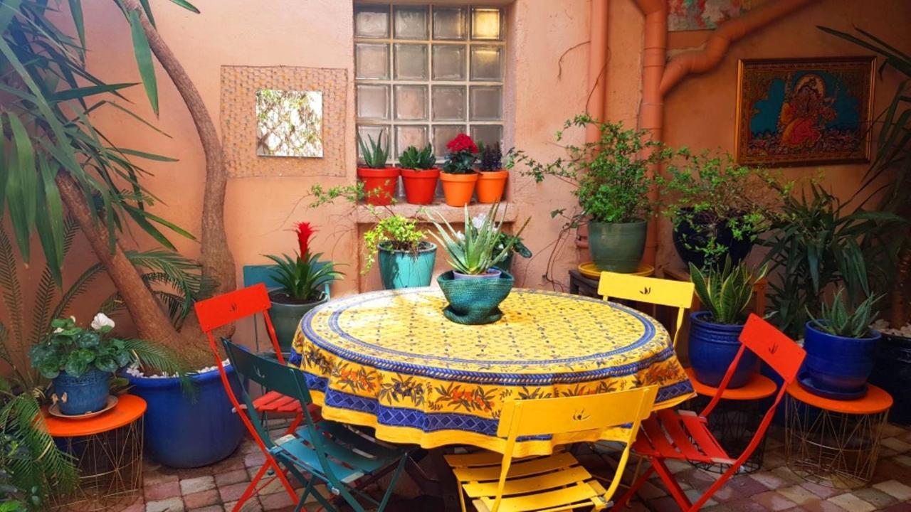 Petit Patio En Centre Ville Nimes Exterior foto